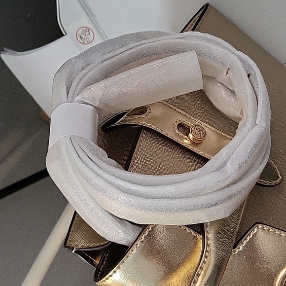 NWT MICHAEL KORS PALE GOLD CARMEN SATCHEL - Picture 6 of 14